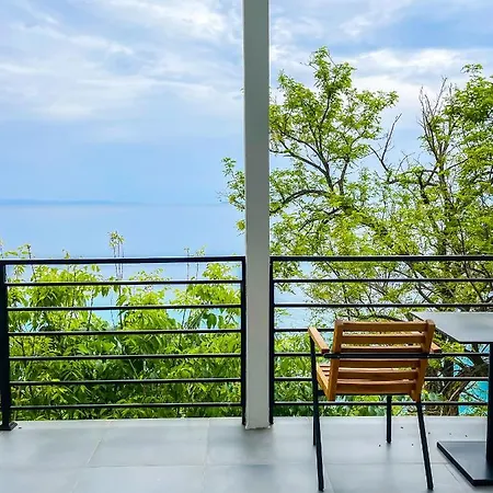 Luciano Hotel Himare