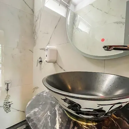 Luciano ホテル 3*