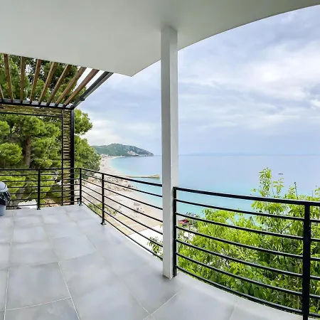 Luciano Hotel Himare
