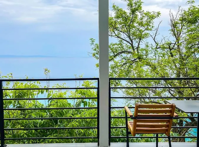 Luciano Hotel Himare