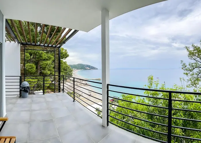 Luciano Hotel Himare